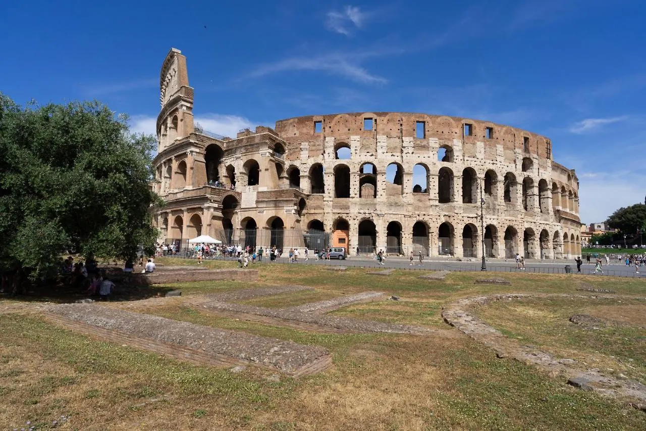 Colosseo Luxe Apartment In The Center Of רומא 0*,  איטליה