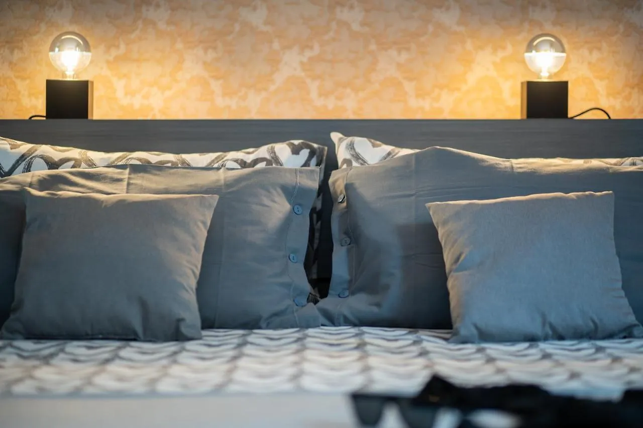Colosseo Luxe Apartment In The Center Of רומא