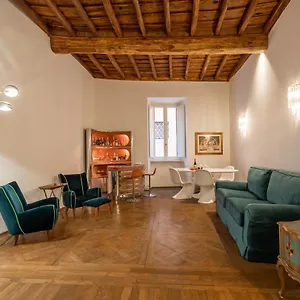 Apartment Chic And Style In Historical Via Giulia, Rome