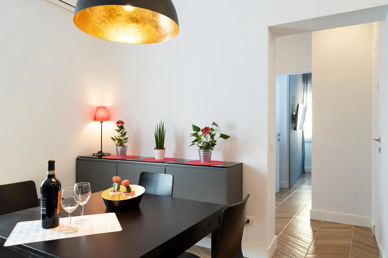 Colosseo Luxe Apartment In The Center Of Rome Italy