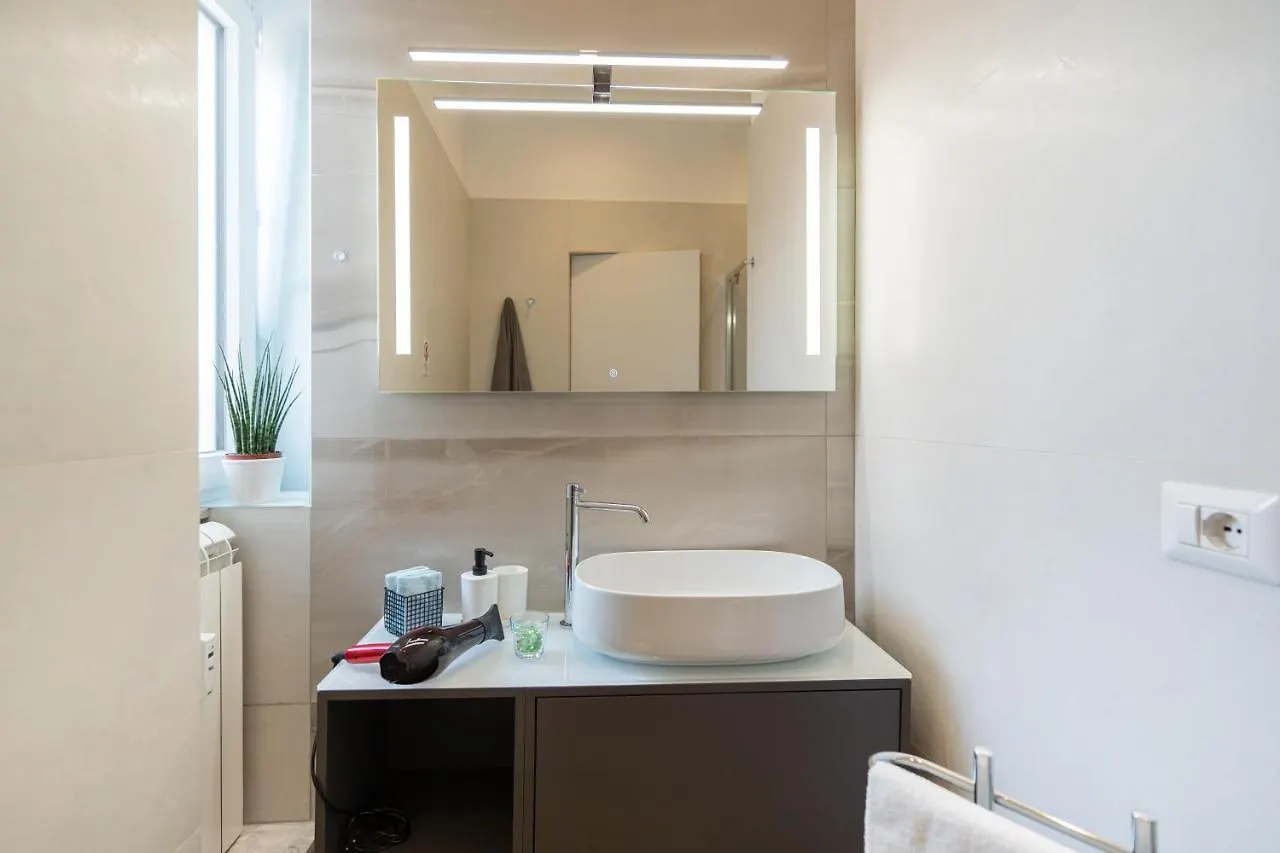 Colosseo Luxe Apartment In The Center Of Rome Italy