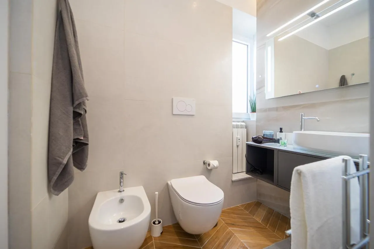 Colosseo Luxe Apartment In The Center Of Rome