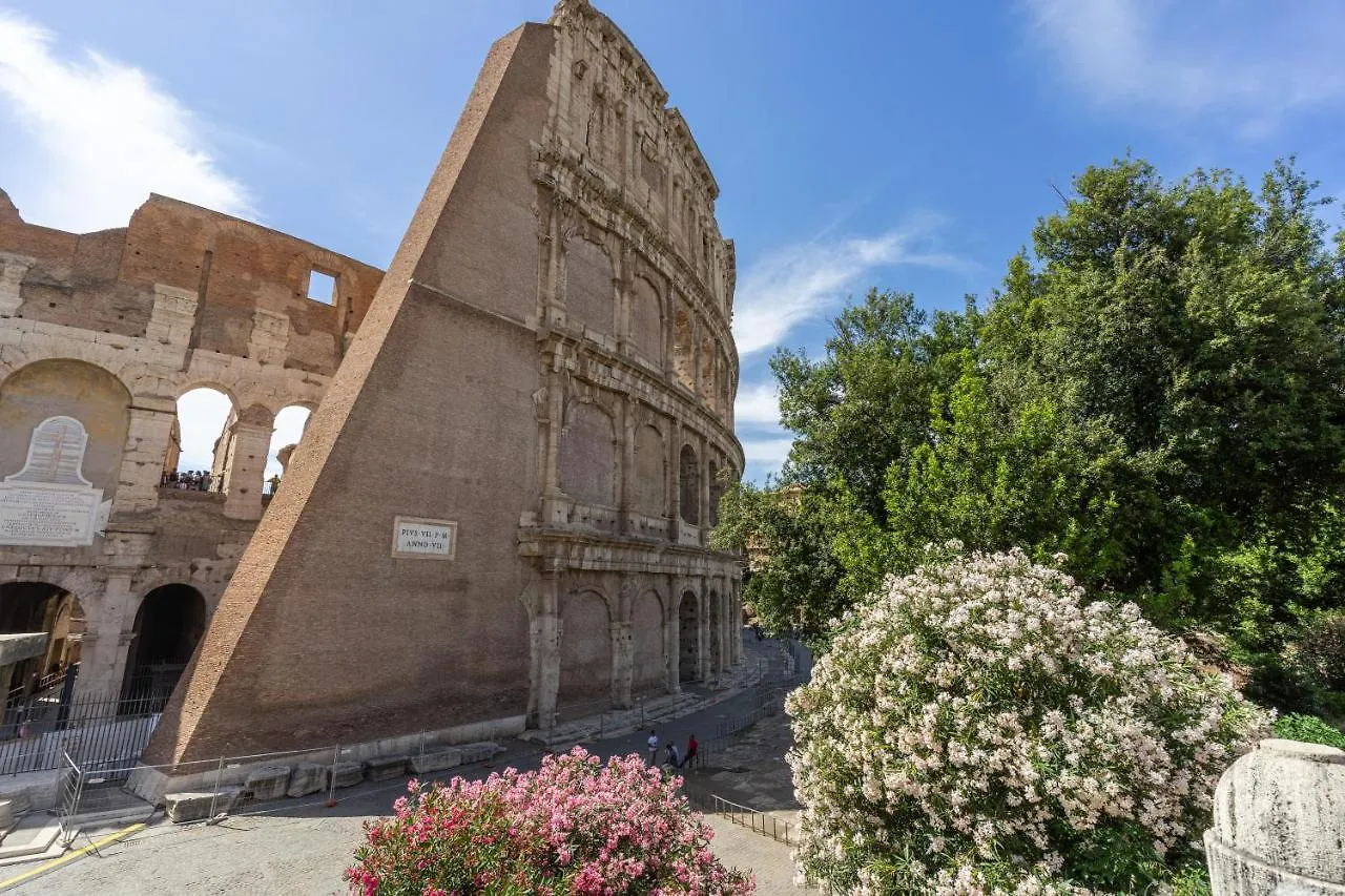 Colosseo Luxe Apartment In The Center Of Rome