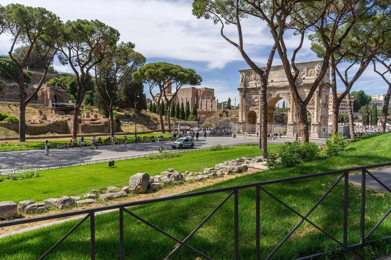 Colosseo Luxe Apartment In The Center Of Rome