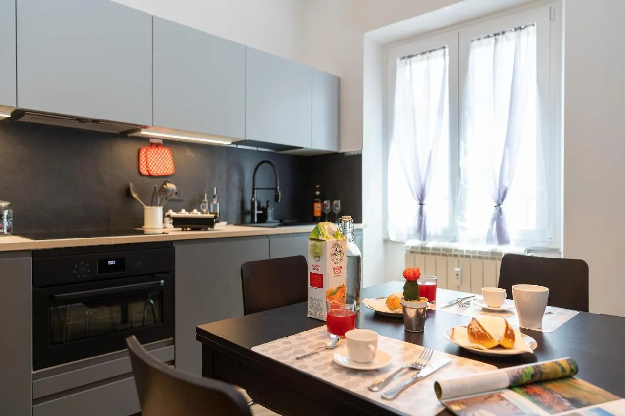 Colosseo Luxe Apartment In The Center Of Rome Italy