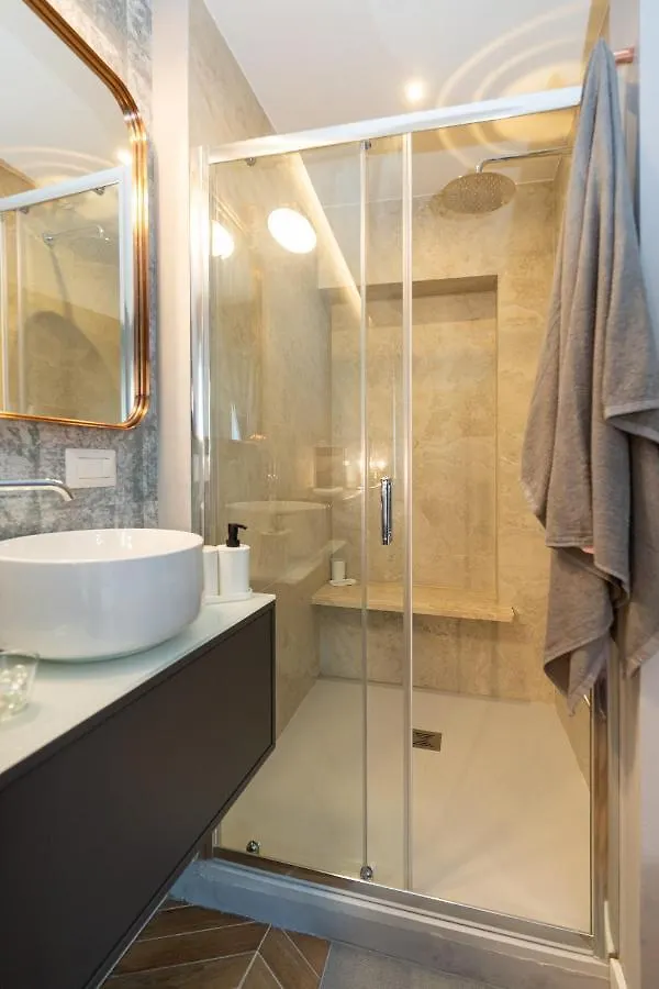 Colosseo Luxe Apartment In The Center Of Roma Italia